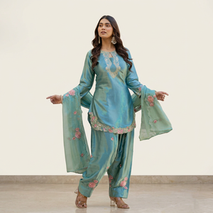 Salwar Kameez Azul de Rayón para Mujer con Bordado Floral, Corte Holgado, Largo hasta el Tobillo, Ropa Casual Tradicional India y Pakistaní - Product Image 1