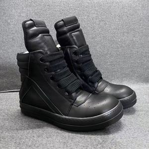 Designer senior personnalise des chaussures de marche luxueuses avec un dessus en cuir véritable, respirantes et imperméables, pour hommes et femmes. - Product Image 1