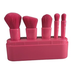 Set de Viaje de 5 Brochas de Maquillaje de Fibra Sintética para Rostro y Corrector, Mango de Plástico, Recomendado por Little Red Book, Nuevo - Product Image 5