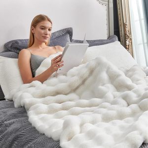 Cozy Bliss 50-60 pouces d'épaisseur crème blanc bulle fausse fourrure jeter couverture doux en peluche canapé flou chambre accessoire avec glaçure mate - Product Image 5