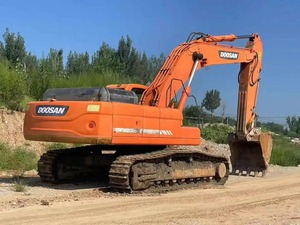 Excavadora Doosan Usada, Equipo de Construcción de Uso Pesado, Orugas Naranjas - Product Image 2