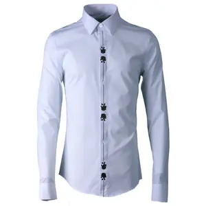 पुरुषों की पोशाक शर्ट कस्टम ठोस कपड़े पहने पुरुषों के लिए शर्ट नीचे कॉलर की शॉर्ट आस्तीन कैस बटन