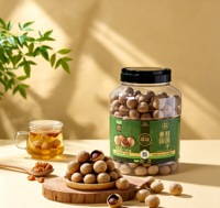 Grote hoeveelheden gedroogde longan met schaal, hele, zongedroogde drakenoogvrucht, natuurlijke gedroogde longan voor retailverpakkingen