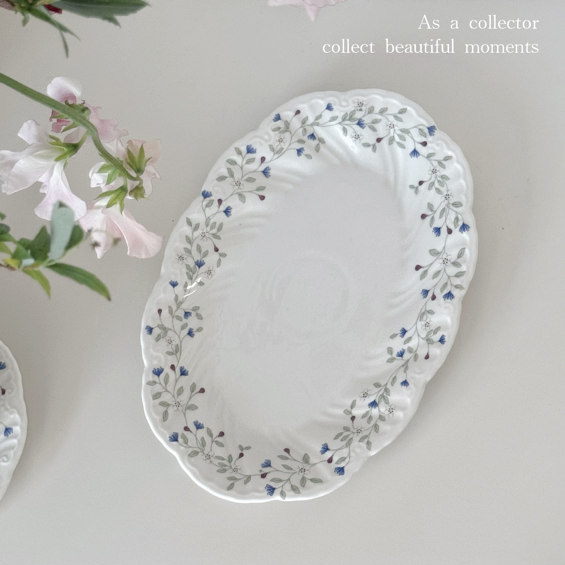 Blue flower branch oval disc 2551715