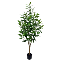 Arbre d'eucalyptus artificiel en soie de 1,5 m (5 pieds) à tronc multiple et feuilles longues, plante verte de luxe moderne pour la maison, le bureau, le hall d'hôtel