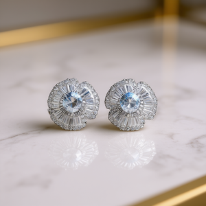 Orecchini a Perno di Lusso con Fiori in Oro Bianco Argento 925 Cristallo Strass Incastonatura a Griffe Gioielli da Sposa per Donna - Product Image 2