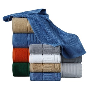 Toalla de baño de algodón peinado de primera calidad para hotel, hogar y huéspedes, absorbente, con patrón liso, ideal para comercio exterior. - Product Image 1