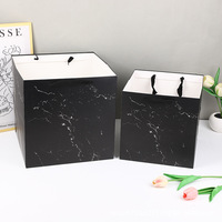 Sac fourre-tout en papier créatif imprimé carré personnalisable pour l'emballage en gros de fleurs et de cadeaux