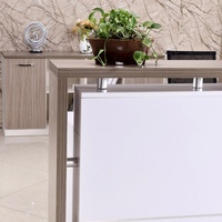 Comptoir de réception compact moderne avec structure en acier inoxydable durable, idéal pour les bureaux, hôtels, hôpitaux, centres commerciaux, salons.