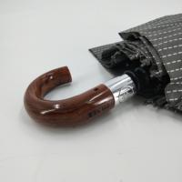 Parapluie d'affaires moderne personnalisé avec logo, 10 baleines, pliage automatique en 3 sections, résistant au vent, poignée en bois en J, sans PFAS, conforme REACH