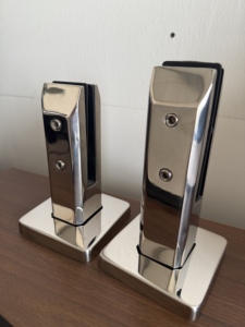 Support de fixation réglable sans cadre en acier inoxydable pour garde-corps en verre de piscine, balcon, escalier et villa - Supports de fixation résistants à la rouille - Product Image 4