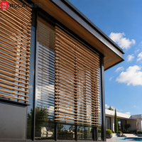 Persiana Vertical Moderna Rolansini de Aluminio para Exteriores, Tamaño Personalizado, con Lamas Fijas y Operación Manual