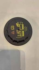 Tapón de Radiador 9C3Z-8101-B para Sistemas de Refrigeración F-250 F-550 - Product Image 3