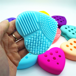 Práctico Limpiador de <span class=keywords><strong>Brochas</strong></span> de Maquillaje de Silicona en Forma de Corazón con Orificio de Secado, Alfombrilla Ecológica Flexible y Duradera para una Fácil Limpieza - Product Image 5