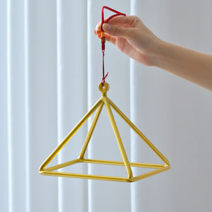 Pyramide chantante en cristal triangulaire Jinfang, couleur or brunâtre, personnalisable, pour bain sonore - Product Image 5