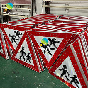 Panneau de signalisation routière piétonne en aluminium personnalisé avec LED solaires et lumières clignotantes jaunes et blanches - Product Image 6