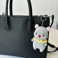Porte-clés en peluche amigurumi souris grise faite main, en coton naturel, crochet, jouet animal mignon, cadeau pour enfants, vente en gros pour crèches