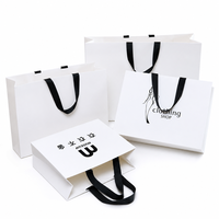 Sacs shopping en papier personnalisés avec poignée en ruban, impression de logo, vente en gros pour les magasins de vêtements, les boutiques, la vente au détail