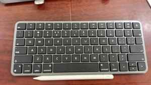 2024 mới bán buôn USB-C cắt kéo chuyển đổi máy tính xách tay Bàn phím không dây cho ipad cho <span class=keywords><strong>Iphone</strong></span> - Product Image 6