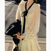 Robe longue élégante et douce pour femme, à pois, col en V, avec ceinture noire et nœud, manches longues, volants multicouches, taille cintrée