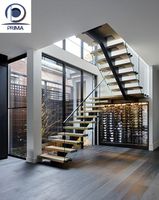 Escalier flottant design avec marches en bois élégantes et style contemporain pour les intérieurs de maisons de luxe