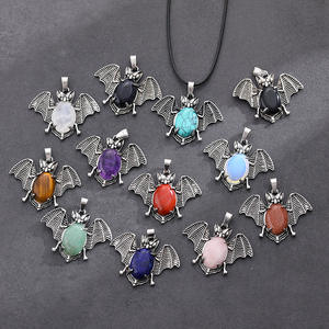 Collier à colonne hexagonale à pointe unique Halloween pour enfants avec pendentif en quartz rose améthyste naturelle et pendentif chauve-souris - Product Image 3