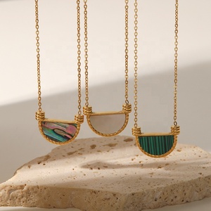 Collar de Joyería Fina de Acero Inoxidable con Colgante de Concha Natural en Forma de <span class=keywords><strong>Abanico</strong></span> con Malaquita Negra y Abulón Sinfónico - Product Image 4