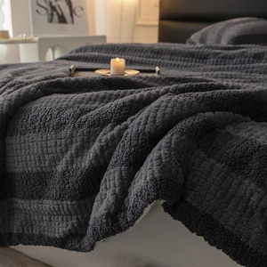 Couverture en <span class=keywords><strong>fausse</strong></span> <span class=keywords><strong>fourrure</strong></span> de lapin Teddy - Nouveau style à prix abordable, idéale pour couvrir le lit ou décorer, couverture de canapé de luxe en polaire Sherpa - Product Image 2