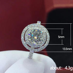 Anello di fidanzamento da donna F1028 in oro bianco con diamante taglio brillante rotondo naturale colore D e design a halo - Product Image 5