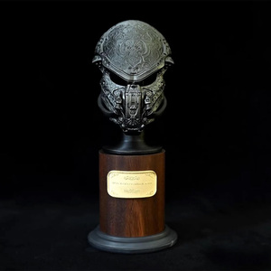 Estatua de Resina de la Máscara del Depredador de 6.3 Pulgadas, Réplica de Accesorio de Película - Product Image 1