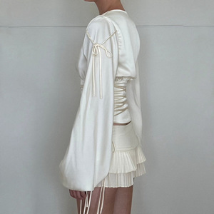 Haut en satin pour femme à col en V et manches longues avec ceinture à nouer, couleur unie, coupe ajustée, automne 2024, T-shirt - Product Image 4