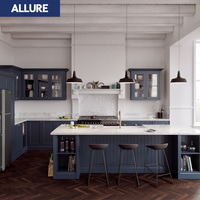 Ensemble de meubles de cuisine Allure prêt à l'emploi, comprenant des armoires de cuisine compactes en bois et des appareils électroménagers, design américain
