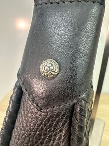 #2025 # forma única de media luna en un color negro clásico, resaltado por intrincados diseños en relieve que agregan textura y profundidad. - Product Image 4