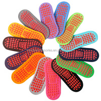 Chaussettes de parc pour trampoline d'hiver en tricot antidérapant Motif solide pour aire de jeux intérieure Grip pour adultes et enfants