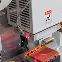 Nouvelle presse à chaud automatique à plat de haute précision pour le transfert de logos et de motifs sur vêtements de marque