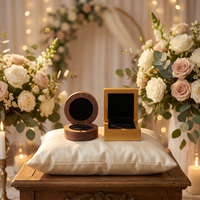 Boîte de présentation d'anneaux de mariage en bois artisanale et personnalisée pour une demande en mariage unique, boîte à anneaux en bois gravée personnalisée, boîte cadeau