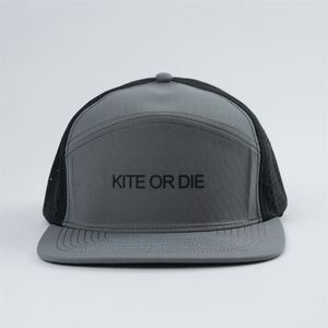 Gorra de golf personalizada al por mayor con 7 o 5 paneles, perforaciones cortadas a láser, gorra snapback para exteriores con logo de goma impreso en relieve. - Product Image 4
