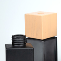 Bouteille en verre de parfum d'huile de parfum sans flamme du Vietnam en fibre de rotin de bâton de couverture en bois diffuseur de roseau