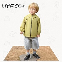 Veste de sport imperméable d'extérieur avec capuche, col montant et fermeture éclair double, logo frontal, coupe-vent