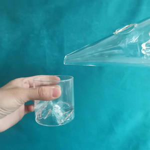 Juego de Copas de Vino Tinto con Decantador, Diseño de Pirámide Triangular con Base de Iceberg, Soplado a Mano - Product Image 3