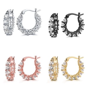 Fabricant en gros de boucles d'oreilles en diamant, boucles d'oreilles en forme de U serties, boucles d'oreilles en zircon luxueuses et polyvalentes, ensemble complet pour un usage quotidien - Product Image 1