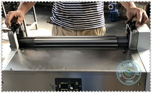 Machine à colle froide 720 mécanique, semelle intérieure, <span class=keywords><strong>livre</strong></span> en Carton ondulé avec bord en bois, rouleau latéral - Product Image 3