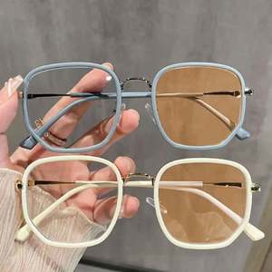 Vente en gros de lunettes de myopie polygonales à grand cadre personnalisées avec logo, anti-lumière bleue, photochromiques, pour femmes - Product Image 3