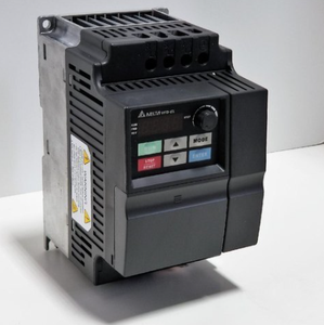 อินเวอร์เตอร์ VFD รุ่น E ซีรีส์ แบบเฟสเดียว/สามเฟส VFD022E43A 2.2 กิโลวัตต์ 3 แรงม้า 460 โวลต์กระแสสลับ 5.5 แอมป์ IP20 สำหรับมอเตอร์/คอมเพรสเซอร์ - Product Image 1