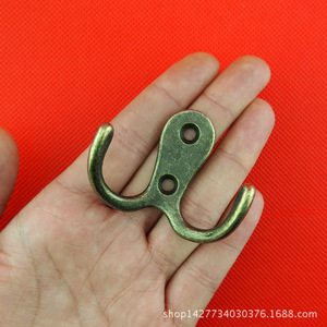 Crochet double de style antique en alliage de zinc 54x41mm pour armoire, crochet à manteau, quincaillerie décorative - Product Image 1