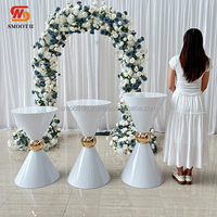 Support de présentation de gâteaux et desserts en acier inoxydable doré, style fleur, pour centres de table de mariage, vente en gros d'usine SMOOTH
