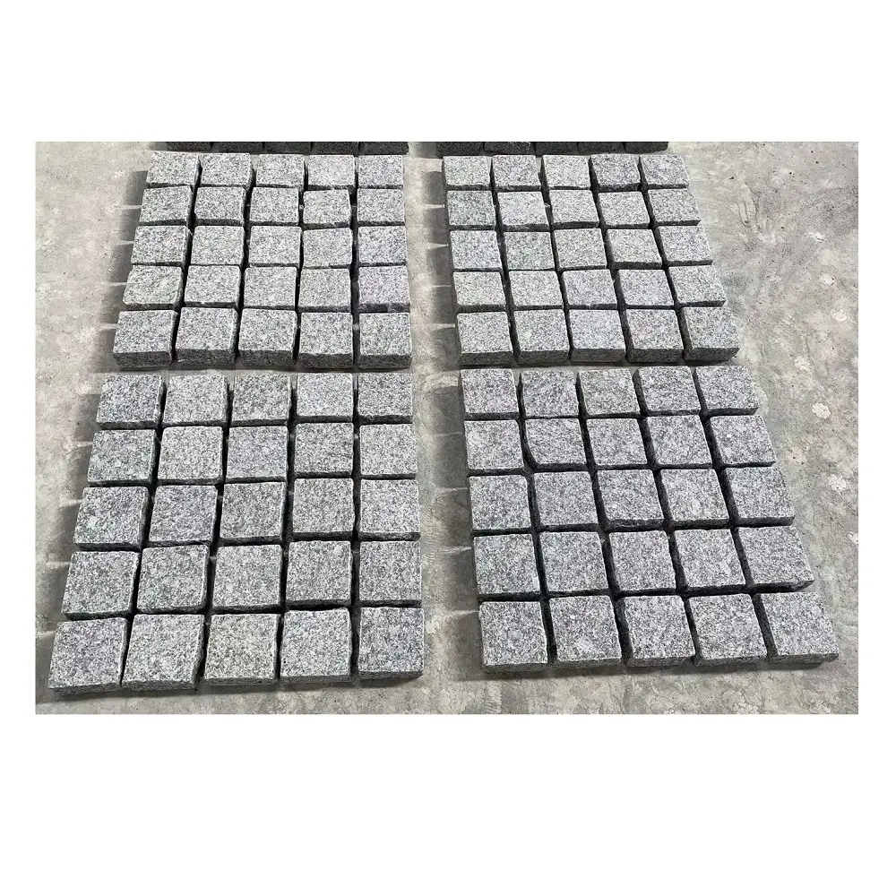 Piastrelle per pavimentazione in rete di ciottoli fiammate per esterni in pietra di granito naturale antiscivolo per esterni a buon mercato per il commercio all'ingrosso