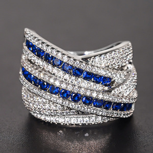 A061 Anello da Donna in Oro Bianco con Zaffiri e Diamanti, Set Geometrico con Incastonatura a Canale, Gioielli Raffinati per Matrimonio - Product Image 5