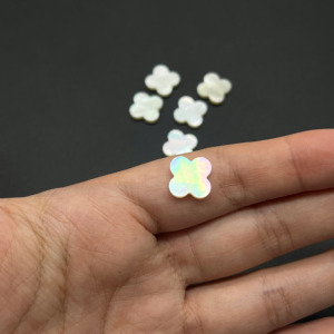 Perlas Sueltas de Nácar Blanco de Grado A, 13*13*2 mm, Diseño de Trébol de Cuatro Hojas, Accesorios para Joyería, OUSIBEI - Product Image 3