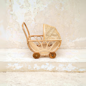 Cochecito de muñecas tejido de ratán natural, cochecito de juguete para bebés, muebles infantiles, con 4 ruedas de madera resistentes - Product Image 1